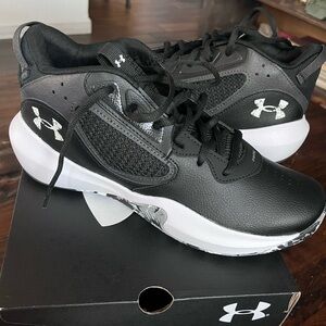 UNDER ARMOUR UA Lockdown 6, Size M9 W10.5, Black Basketball Shoes New In Box